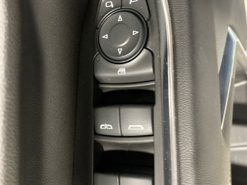 Used 2024 GMC Sierra 2500 SLE w/ SLE Convenience Package image 9