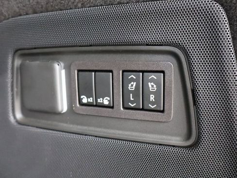 Used 2024 Cadillac Escalade Premium Luxury image 43