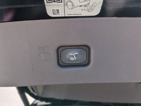 Used 2017 Lincoln MKX Select w/ Select Plus Package FWD image 37