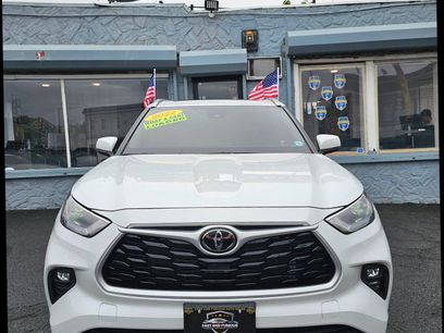 Used 2022 Toyota Highlander XLE