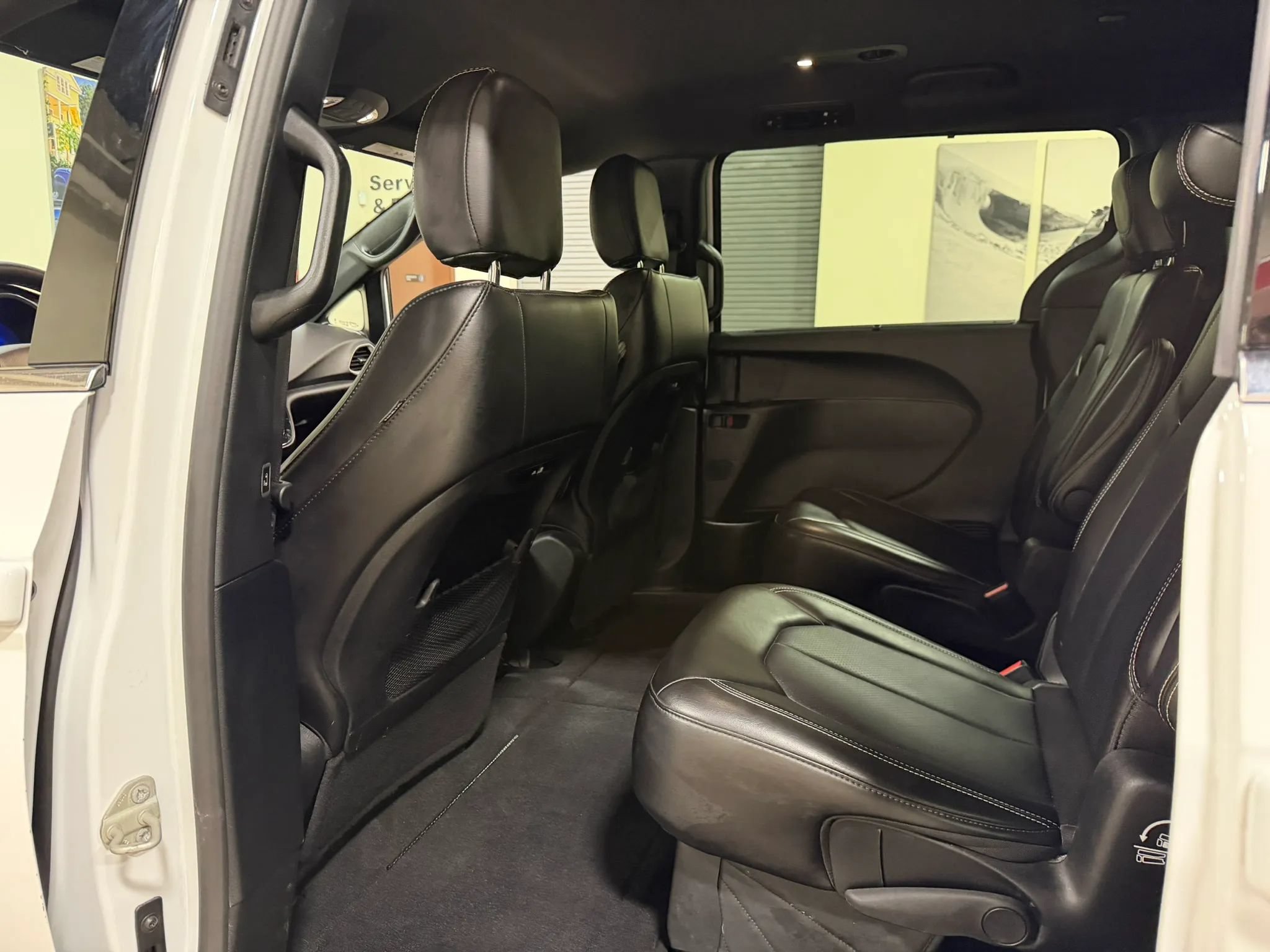 Used 2025 Chrysler Pacifica Select FWD image 31