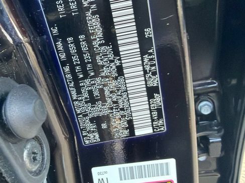Used 2022 Toyota Highlander XLE AWD/4WD image 12