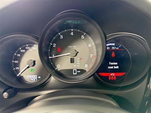 Certified 2025 Porsche Macan AWD/4WD image 19