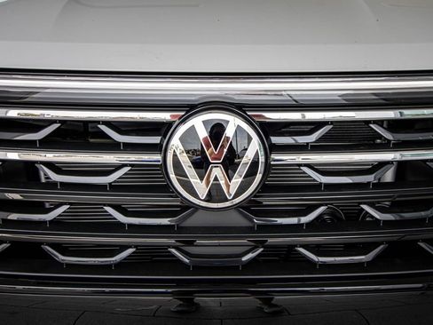 New 2026 Volkswagen Atlas Peak Edition image 8