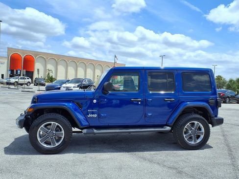Used 2018 Jeep Wrangler Unlimited Sahara w/ Dual Top Group image 4