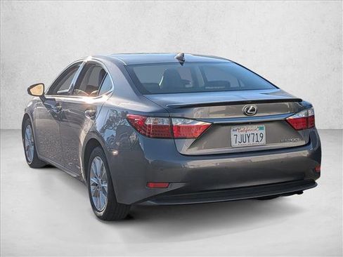 Used 2015 Lexus ES 300h w/ Navigation System Package image 7