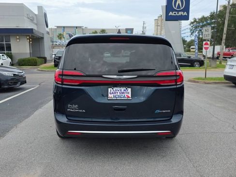 Used 2024 Chrysler Pacifica Limited FWD image 5