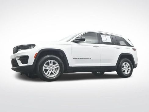 Used 2023 Jeep Grand Cherokee Laredo RWD image 32
