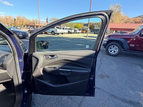 Used 2017 Ford C-MAX Energi SE image 22