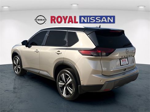 Used 2024 Nissan Rogue SL w/ SL Premium Package image 5