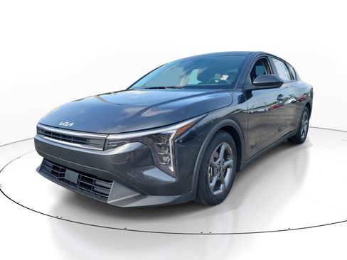 Used 2025 Kia K4 FWD image 3