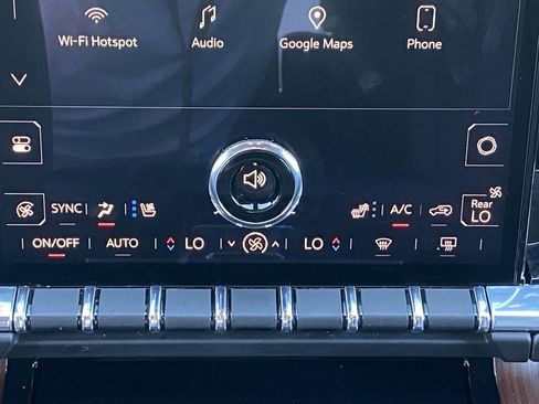 Used 2025 GMC Yukon XL Denali image 31