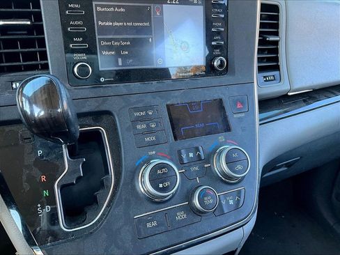 Used 2018 Toyota Sienna XLE w/ XLE Navigation Package image 30
