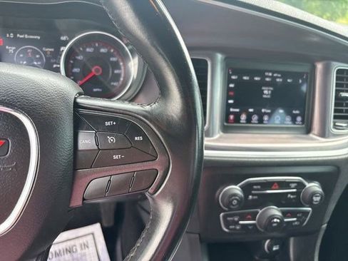 Used 2019 Dodge Charger SXT RWD image 18