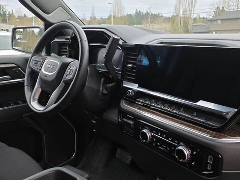 Used 2024 GMC Sierra 1500 SLE w/ X31 Off-Road Package AWD/4WD image 11