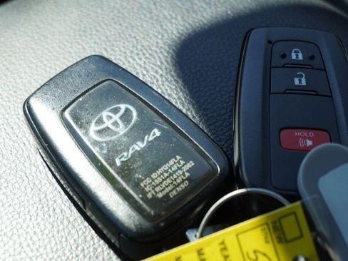 Used 2025 Toyota RAV4 XLE w/ Weather Package AWD/4WD image 17