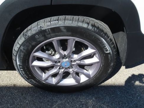 Used 2024 GMC Terrain SLT AWD/4WD image 14