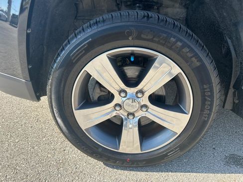 Used 2017 Jeep Compass High Altitude FWD image 11
