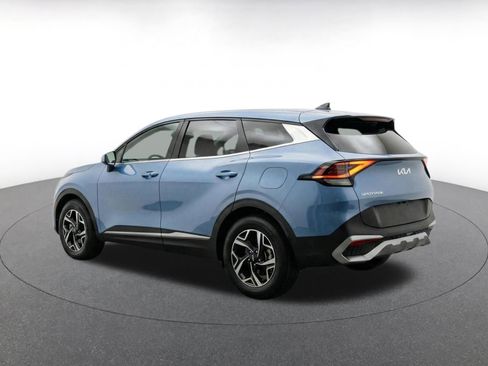 Used 2025 Kia Sportage LX FWD image 7