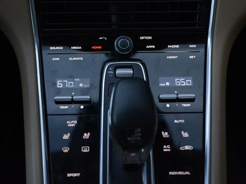 Certified 2018 Porsche Panamera 4 AWD/4WD image 21