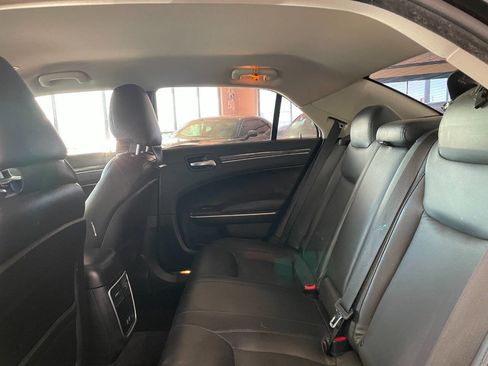 Used 2018 Chrysler 300 Touring image 18