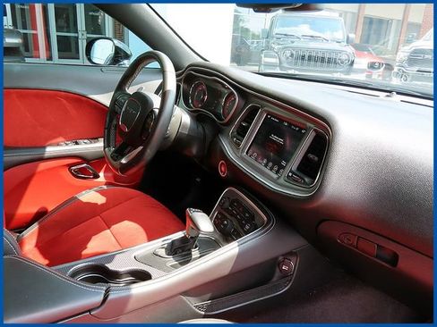 Used 2017 Dodge Challenger SRT Hellcat RWD image 8
