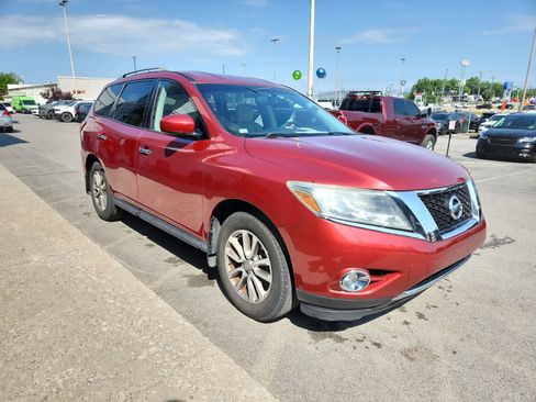 Used 2016 Nissan Pathfinder SV w/ Cargo Package FWD image 7
