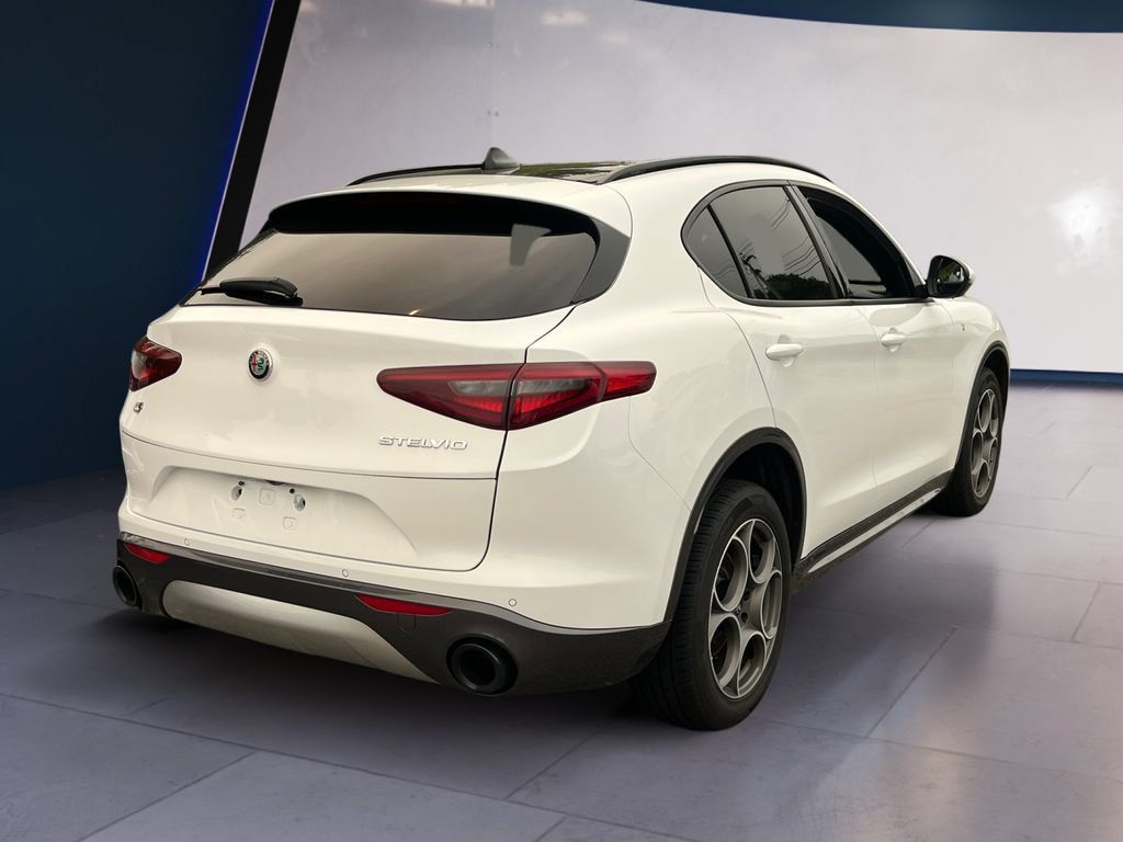 Used 2022 Alfa Romeo Stelvio Ti w/ Active Assist Plus Package AWD/4WD image 5