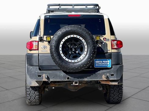 Used 2011 Toyota FJ Cruiser 4WD w/ Upgrade Pkg image 4