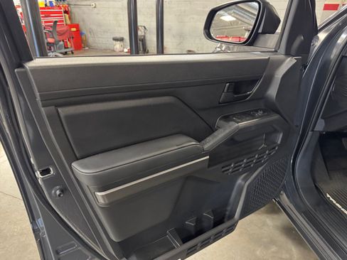 Certified 2025 Toyota Tacoma SR5 AWD/4WD image 13