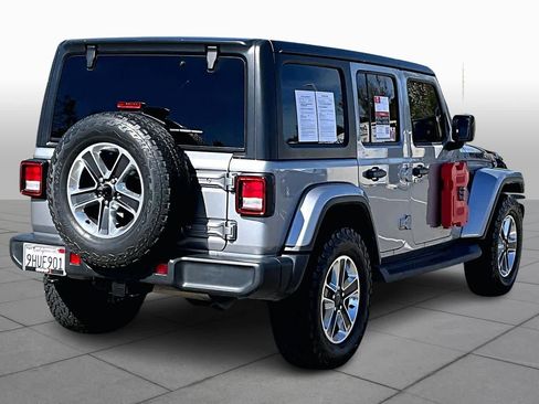 Used 2018 Jeep Wrangler Unlimited Sahara image 12