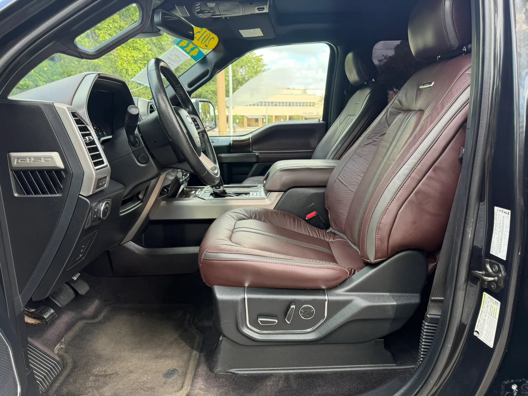 Used 2015 Ford F150 Platinum w/ Equipment Group 701A Luxury AWD/4WD image 9
