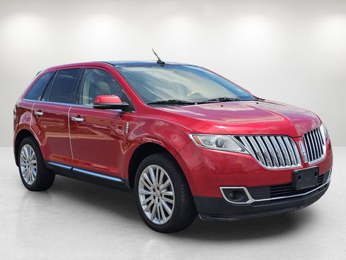 Used 2012 Lincoln MKX FWD image 3