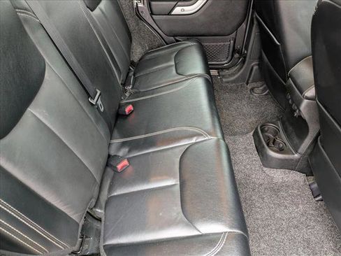 Used 2016 Jeep Wrangler Unlimited Rubicon AWD/4WD image 18