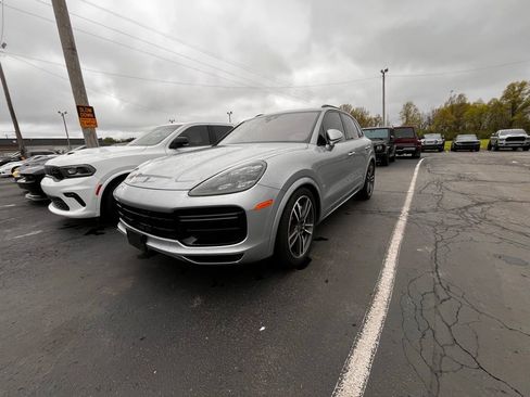 Used 2020 Porsche Cayenne Turbo AWD/4WD image 2