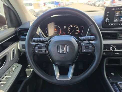 Certified 2025 Honda Pilot EX-L image 9
