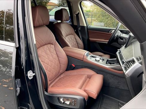 Used 2025 BMW X7 xDrive40i w/ Premium Package image 10