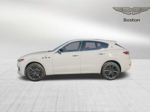 Used 2024 Maserati Levante GT Ultima image 3