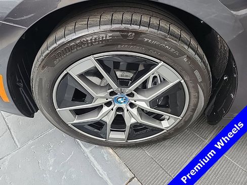 Used 2025 BMW i5 eDrive40i image 6