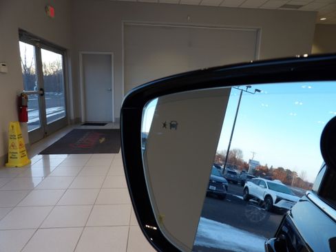 Used 2018 Buick Enclave Essence image 7