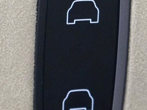 Used 2018 Tesla Model X 75D image 45