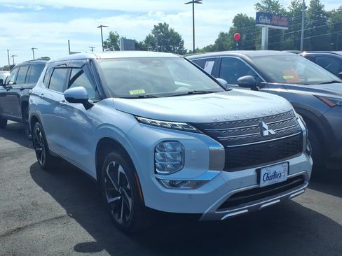 Used 2023 Mitsubishi Outlander SE AWD/4WD image 3