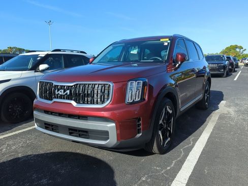 Certified 2023 Kia Telluride EX w/ EX Captain's Chair Package image 4