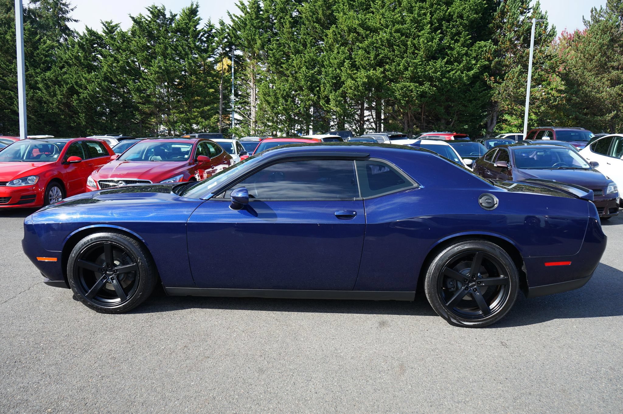 Used 2015 Dodge Challenger SXT w/ Driver Convenience Group RWD image 3