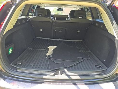 Used 2025 Volvo V60 B5 Cross Country Plus AWD/4WD image 13