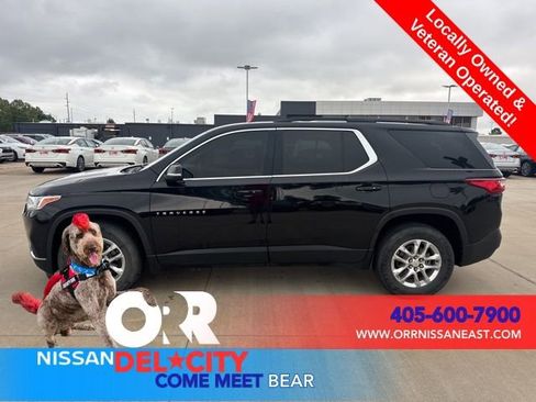 Used 2021 Chevrolet Traverse LT FWD image 2