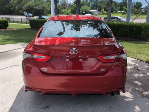 Used 2019 Toyota Camry SE FWD image 9