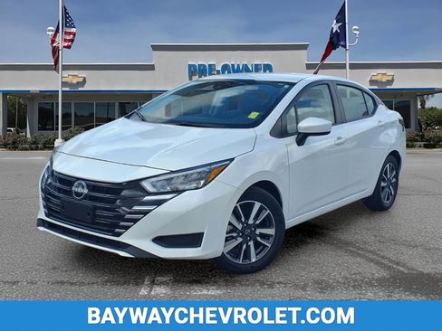 Used 2025 Nissan Versa SV image 1