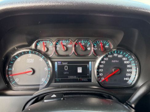 Used 2020 Chevrolet Suburban LT w/ Texas Edition Package RWD image 18
