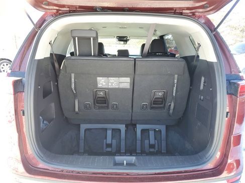 Used 2024 Kia Carnival LX image 7